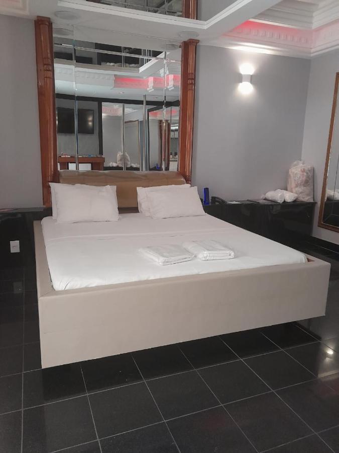 Status Motel - Check In Livre (Adults Only) Serra  Extérieur photo